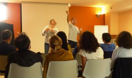 Les comédiens de Théâtre sur Mesure™ invitent à transformer les pratiques managériales